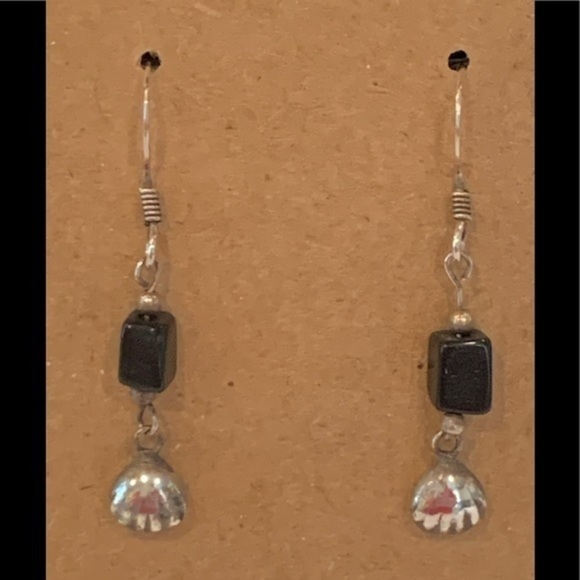 Sterling silver black rectangle stone shell dangle - Picture 1 of 6